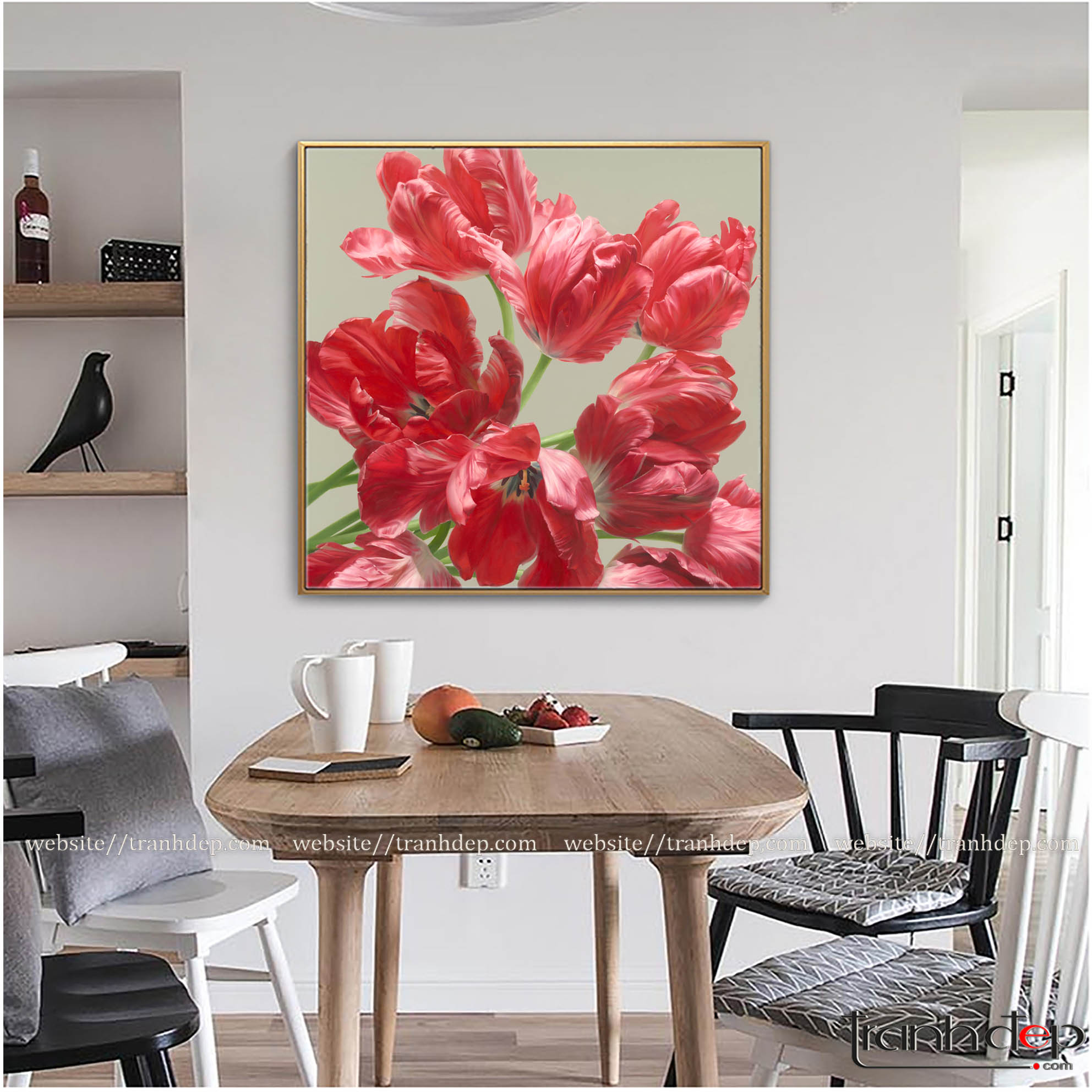 Tranh hoa tulip màu đỏ treo phòng ăn